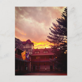 Cartão Postal Pôr do sol ardente sobre o Redstone Inn 