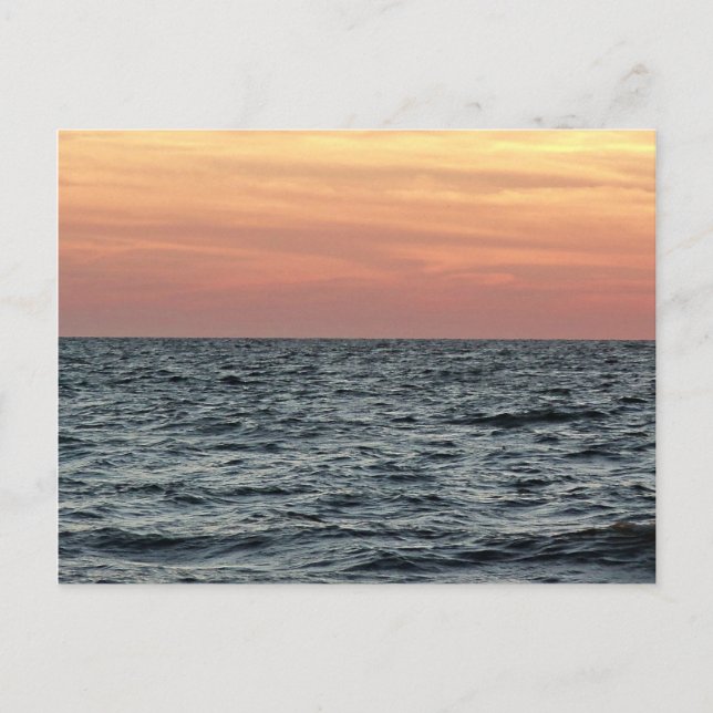 Cartão Postal Pôr do Sol de Céu Alaranjado Sobre o Oceano Tranqu (Frente)