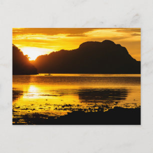Cartão Postal Pôr do sol dourado sobre a baía