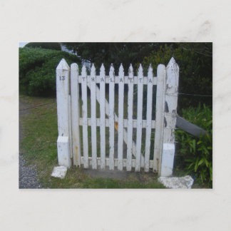 Cartão Postal Porta antiga na estrada do oceano Excelente