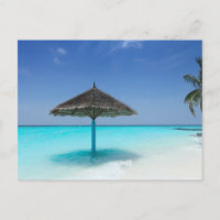 Praia Cênica Tropical com o Guarda-chuvas Atingido