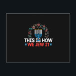 Cartão Postal Presente Menorá Judaica de Hanukkah É assim que nó<br><div class="desc">Este é um ótimo presente para sua família,  amigos durante o feriado de Hanukkah. Eles ficarão felizes em receber este presente de você durante o feriado de Hanukkah.</div>