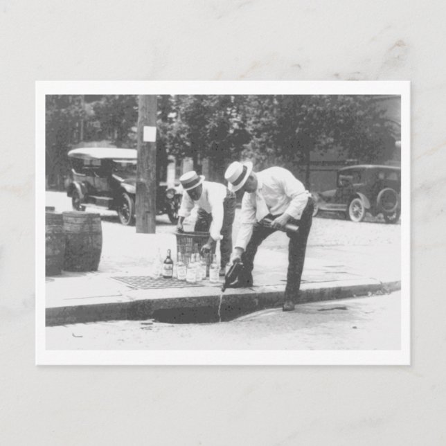 Cartão Postal Proibição de derramar uísque numa veia de esgoto (Frente)