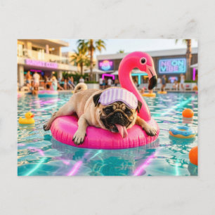 Cartão Postal Pug Flutuando em Flutuador de Flamingo Rosa