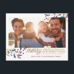 Cartão Postal Quadro de Fotografias do Red Berries Dourado | Fel<br><div class="desc">Este cartão de posto festivo e festivo de Natal apresenta uma foto-frame,  winterberry e diz Feliz Natal e Feliz ano novo! Adicione uma segunda fotografia,  o seu endereço de devolução e uma mensagem personalizada pré-impressa para enviar um cartão de feriado fácil e rápido.</div>