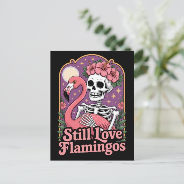 Cartão Postal Queer Skeleton Flamingo Halloween Queen (Em pé/Frente)