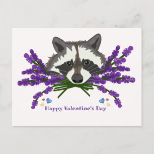 Cartão Postal Raccoon com lavanda. Feliz dia de os namorados