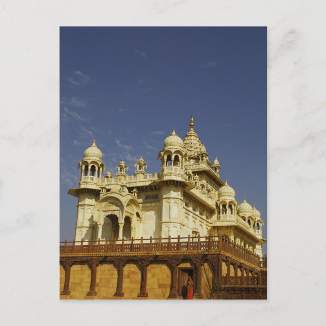 Cartão Postal Rajastão, Índia Uma mulher em pé em um antigo (Frente)