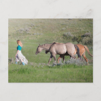 Cartão Postal Rapariga com cavalos