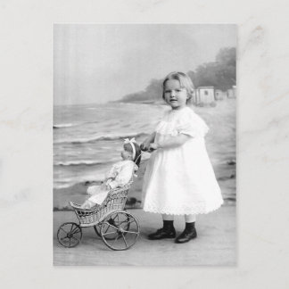 Cartão Postal Rapariga dos anos 1900 com sua boneca