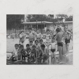 Cartão Postal Rapazes na Piscina. Fotografia antiga
