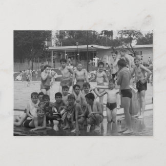 Cartão Postal Rapazes na Piscina. Fotografia antiga