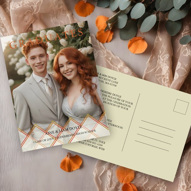 Cartão Postal Red Orange Overlay Transparency Shapes Photo Grads (Red Orange Shades Overlay Transparency Shapes Photo Two Graduates Postcard Invitation.)