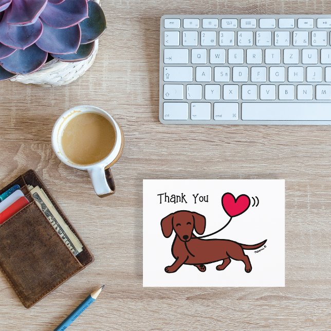 Cartão Postal Red Smooth Haired Dachshund Sorria Obrigado (Red Smooth Haired Dachshund Smiling Heart Balloon Thank You Postcard for Doxie fans.  Cute cartoon.)