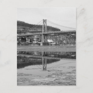 Cartão Postal Reflexão da Torre de Ponte Icy