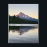 Cartão Postal Reflexões do Monte Hood Sunrise no Lago Perdido<br><div class="desc">Olá! Espero que goste desta foto que eu capturei nas minhas viagens. Sinta-se livre para adicionar seu próprio texto! Procure mais no meu compro.</div>