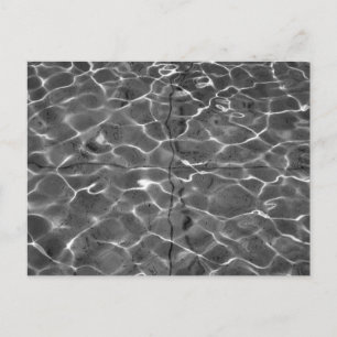 Cartão Postal Reflexões Leves Na Água: Preto E Branco