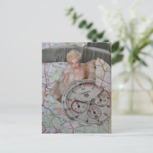 Cartão Postal Relógio de senhora de moda surreal colagem de mapa
