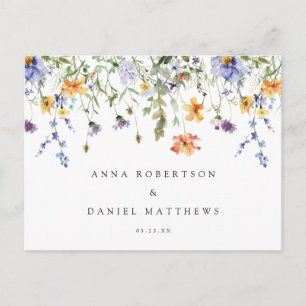 Cartão Postal Resposta de Casamento no Jardim de Flores Silvestr