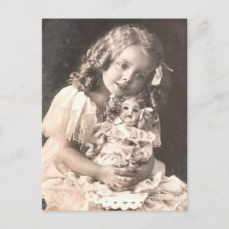 Cartão Postal Retrato antigo de uma garota e sua boneca