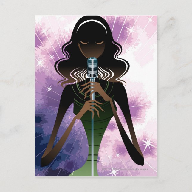 Cartão Postal Retrato da mulher segurando microfone (Frente)
