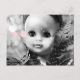 Cartão Postal Retrato de boneca na natureza - Veja a beleza