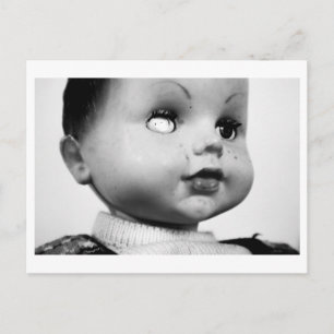 Cartão Postal Retrato de Boneca - Um olho
