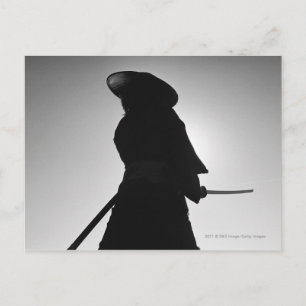 Cartão Postal Retrato de um guerreiro Samurai segurando uma espa