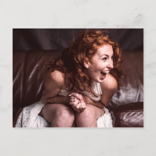 Cartão Postal Rindo de Atriz jovem