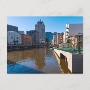 Cartão Postal riverfront da rua kilbourn em milwaukee