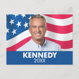 Cartão Postal Robert F Kennedy JR 2024 - com fundo de bandeira