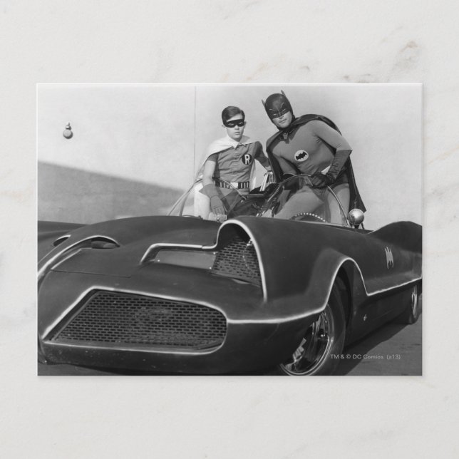 Cartão Postal Robin e Batman em Batmobile (Frente)