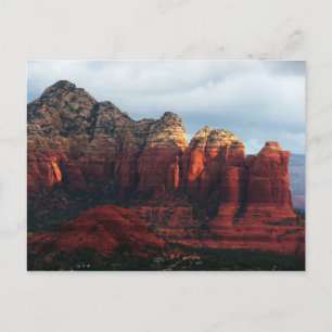 Cartão Postal Rocha Pote de café nublado em Sedona Arizona