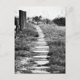 Cartão Postal Rock Path acima da colina em preto e branco