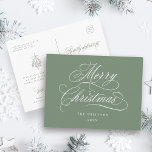 Cartão Postal Românico feliz roteiro de Natal Silky Sage Green<br><div class="desc">Este simples cartão-postal de Natal apresenta uma elegante e romântica carta caligráfica suave,  com um buquê holly berry de inverno e um texto personalizado no verso. Para uma personalização mais avançada deste design,  clique no BOTÃO FERRAMENTA DESIGN AZUL acima!</div>