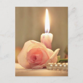 Cartão Postal Rosa e vela cor-de-rosa para o tratamento da belez