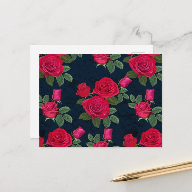 Cartão Postal Rosas bonitas (A vibrant floral pattern featuring red and pink roses against a dark navy background!)