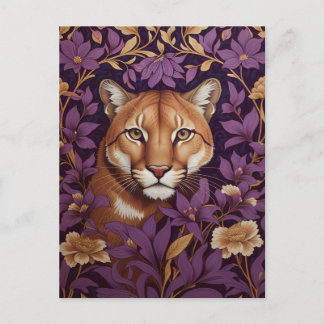 Cartão Postal Rosto de Puma Entre Densa Folhagem Roxa e Flores