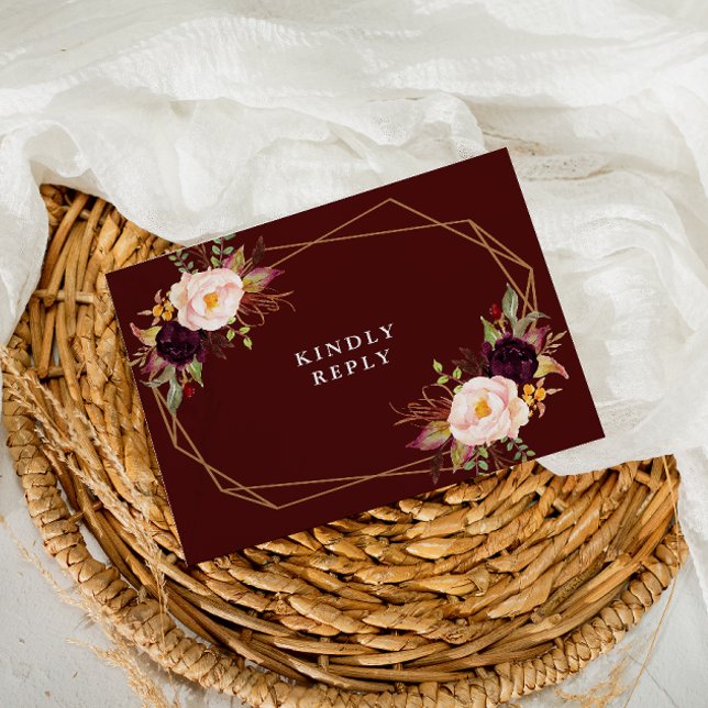 Cartão Postal RSVP de casamento floral vermelho e borrado (Criador carregado)