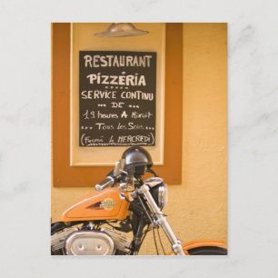 Cartão Postal Ruas coloridas em Villefranche.  Perto de Nice em