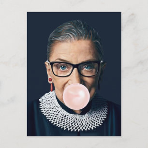 Cartão Postal Ruth Bader Ginsburg Soprando Chiclete Rosa