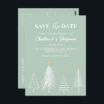 Cartão Postal Sage Green Winter Christmas Salve the Date Weding<br><div class="desc">Sage Green Winter Christmas Salve the Date Wedding Postcard apresenta Wendland de inverno, árvore de Natal/pinheiro, neve e modelo de texto em fundo verde de sábio.Um design perfeito para o inverno ou tema de Natal.Clique no botão personalizar para personalizá-lo com seu texto ou nome.Visite gentilmente minha loja " loveyouart" para...</div>