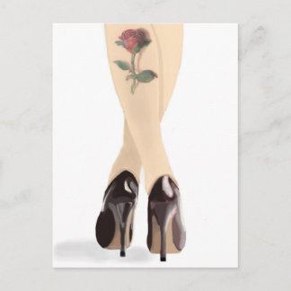 Cartão Postal saltos altos da tatuagem de rosa