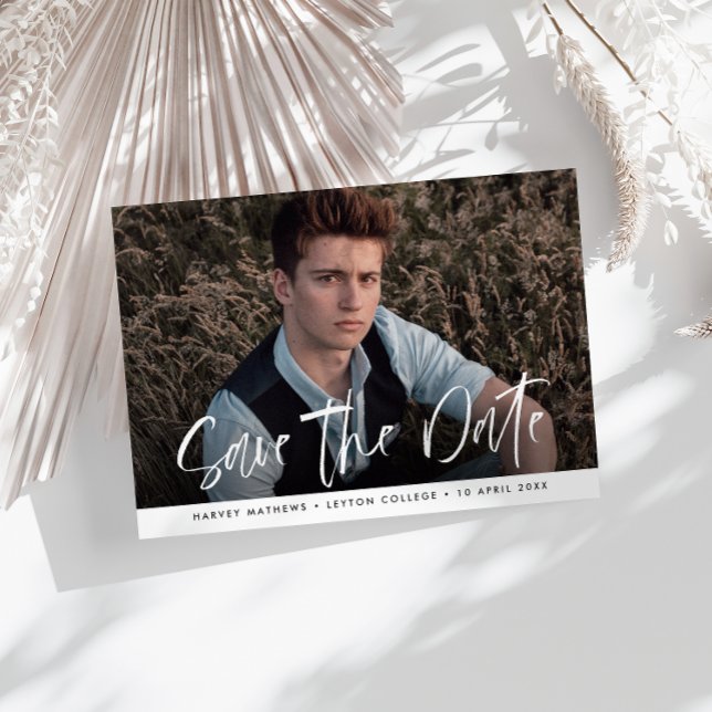 Cartão Postal Salve a data de formatura com letras modernas (Criador carregado)