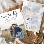 Cartão Postal Salve o Data Boho Minimalista Photo Modern<br><div class="desc">Capture a essência da sua história de amor com o nosso Cartão-postal Minimalista de Foto para Salvar o Data Boho. Este postal é uma fusão de minimalismo contemporâneo e charme boêmico, fazer a escolha perfeita para anunciar seu próximo casamento. Apresentando sua querida foto de noivado, este cartão-postal se torna uma...</div>