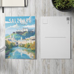 Cartão Postal Salzburg Austria Viagem Art Vintage<br><div class="desc">Design de viagem de vetor retrô de Salzburg. Salzburgo é uma cidade austríaca na fronteira com a Alemanha, com vista aos Alpes do Leste. A cidade é dividida pelo rio Salzach, com edifícios medievais e barrocos do pedestre Altstadt (Cidade Velha) na sua margem esquerda, virados para Neustadt do século XIX...</div>