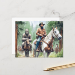 Cartão Postal Sasquatch desfruta de uma pista de trilha