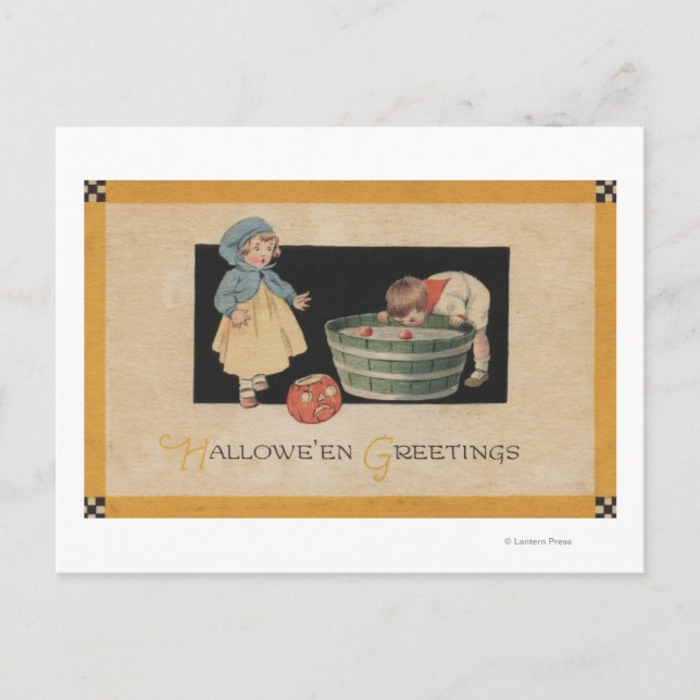 Cartão Postal Saudação de HalloweenBobbing para Maçãs (Frente)