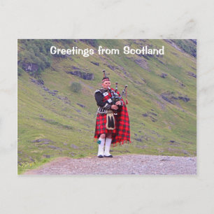 Cartão Postal Saudações da Escócia: Lone Scottish bagpiper