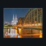 Cartão Postal Saudações De Colônia, Alemanha<br><div class="desc">Este cartão-postal de viagem único apresenta uma fotografia da icônica cidade de Colônia,  Alemanha,  logo após o pôr do sol. Este cartão postal encantador seria ideal para os melhores amigos,  familiares e colegas de trabalho.</div>
